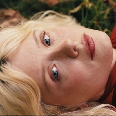 Maisie Peters - Early show - 